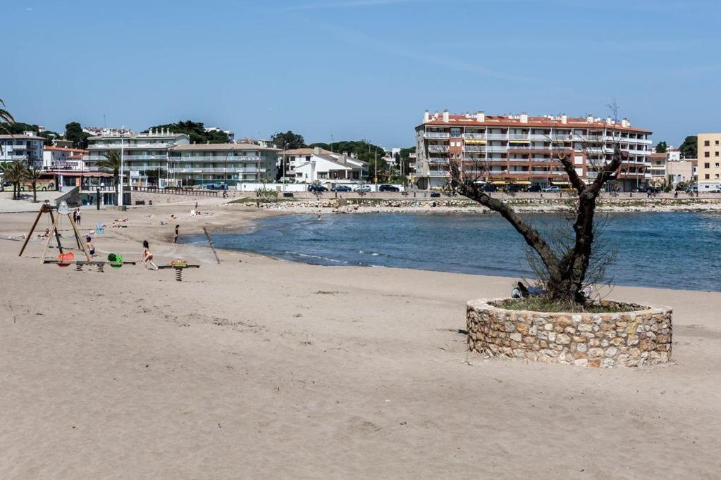 Apartamento Pie De Playa-Wifi Free L' Escala Exteriör bild