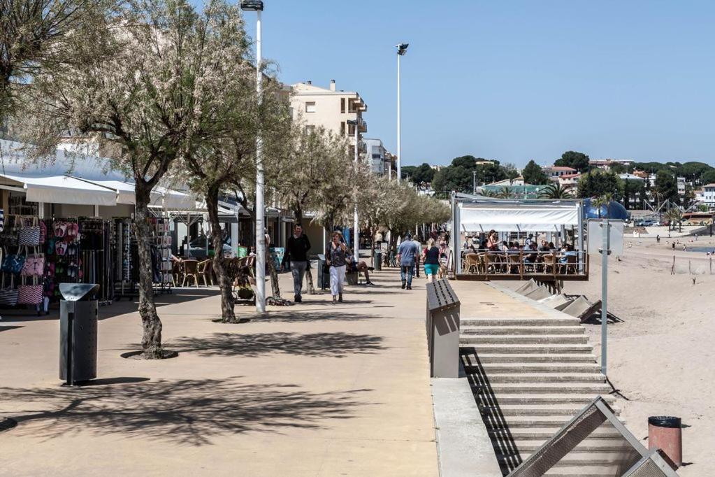 Apartamento Pie De Playa-Wifi Free L' Escala Exteriör bild