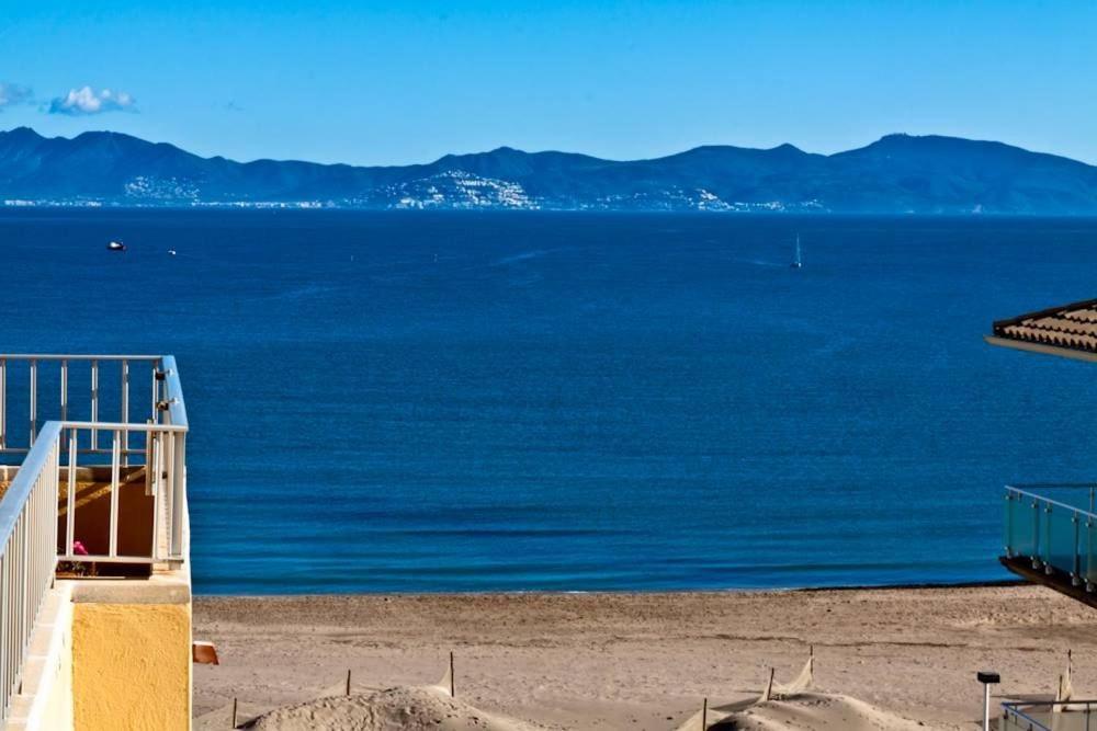 Apartamento Pie De Playa-Wifi Free L' Escala Exteriör bild