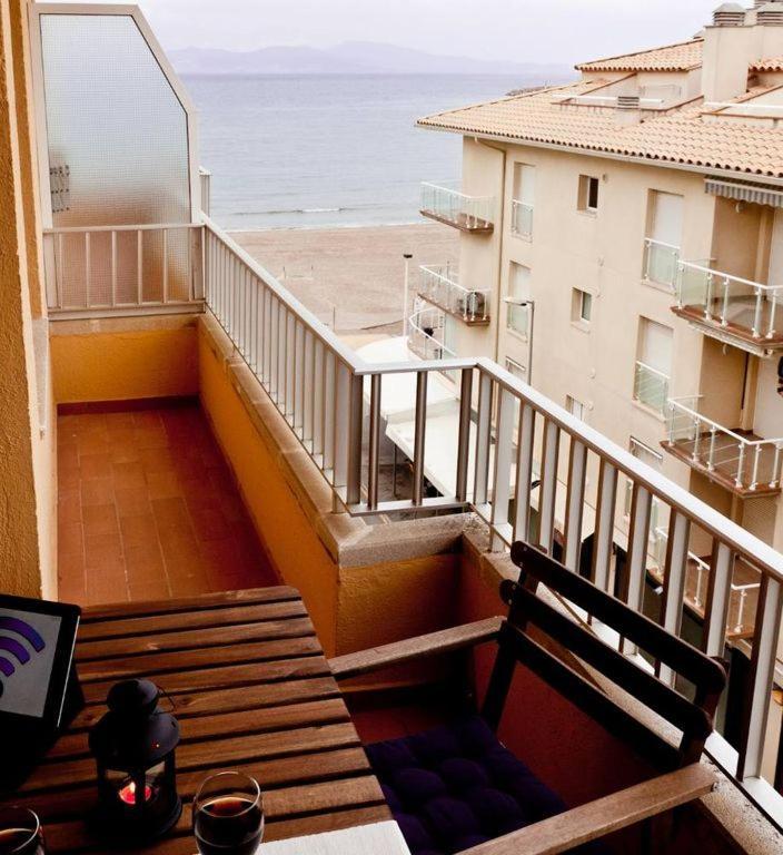 Apartamento Pie De Playa-Wifi Free L' Escala Exteriör bild